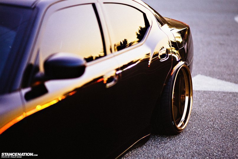 Dodge Charger SRT8. - 3