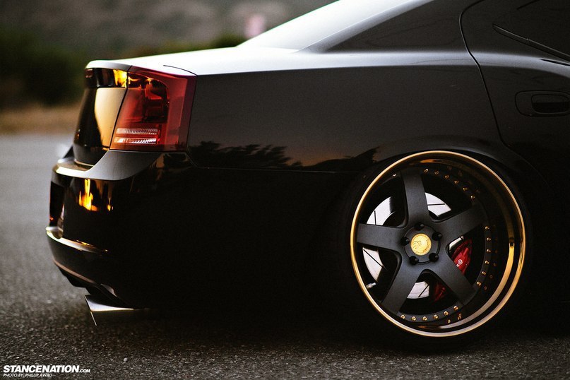 Dodge Charger SRT8. - 4