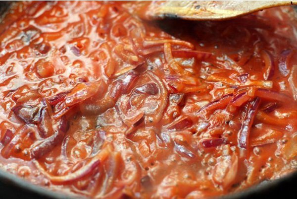 Мясо с черносливом.Ингредиенты:200-250г лука,1 крупная морковь,600г мякоти говядины,1 горсть ... - 5