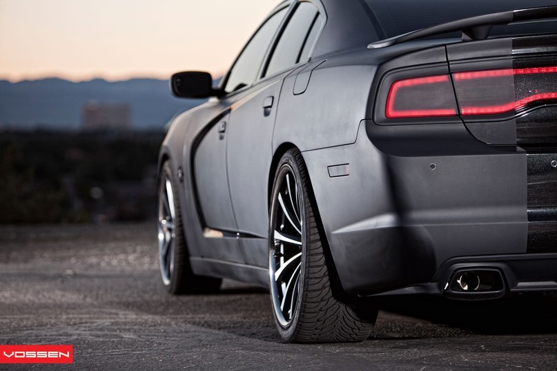 Dodge Charger. - 4