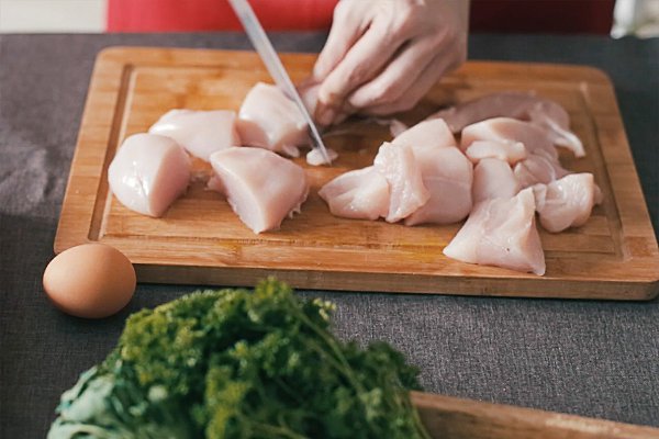 Куриные наггетсы.Ингредиенты:- куриное филе (примерно 500 г.)- моцарелла 80 г.- тертый твердый сыр ...
