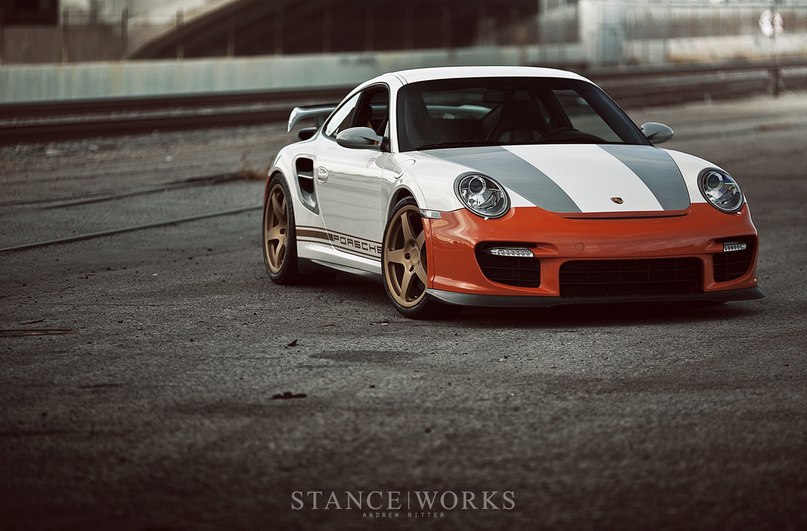 Porsche 911 GT2. - 4