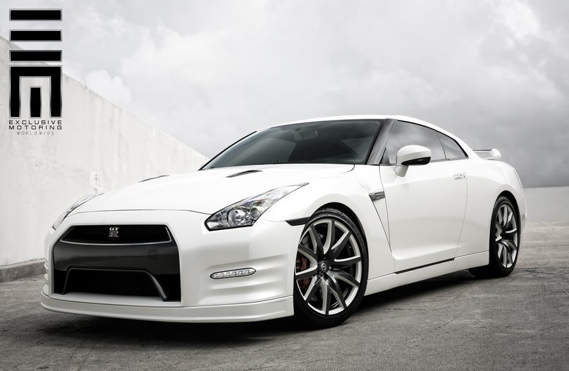 Nissan GT-R.