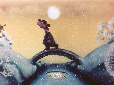 Прошлогодний. Я сижу на мосту, на покатом бревне И играю на дудке мелодию грустную. Эта музыка, ...
