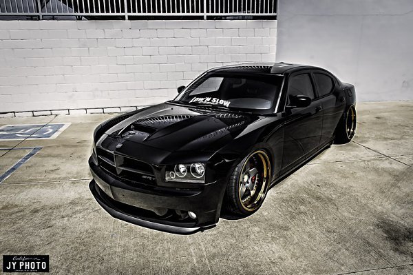 Dodge Charger SRT8.