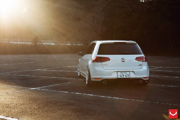 Volkswagen Golf. - 6