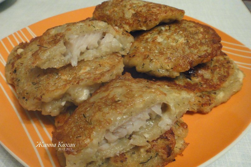 Рыба в картофельной шубе. Жанна Кохан 1 кг филе морской рыбы; соль, перец по вкусу; сок лимона; ...