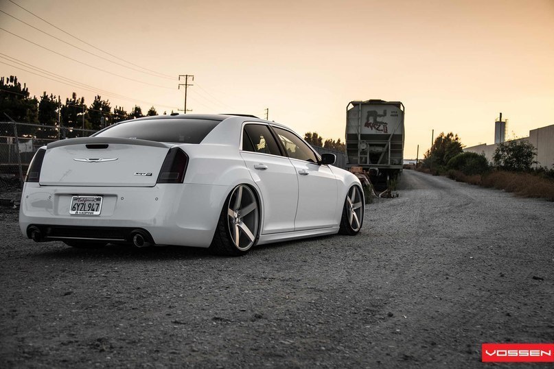 Chrysler 300 SRT8.