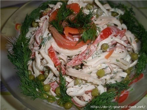 Салат с кальмарами