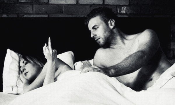 Если любовь меняет человека быстро, то отчаяние - еще быстрей. © Пауло Коэльо