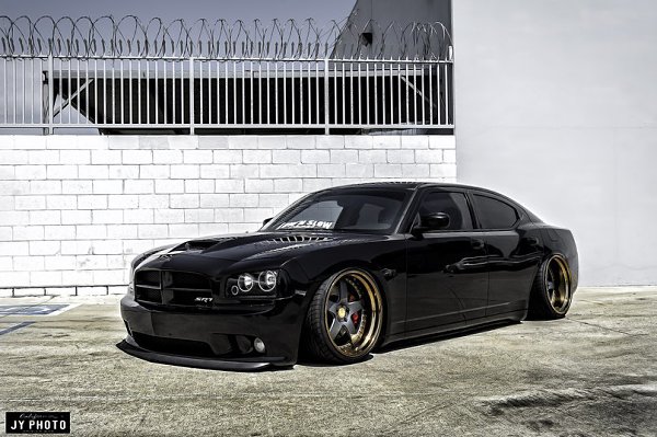 Dodge Charger SRT8. - 2