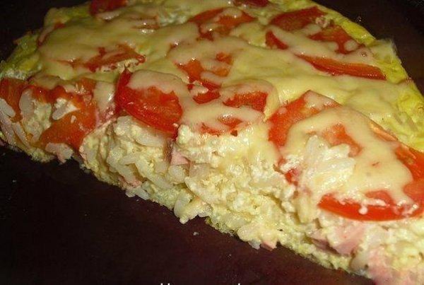 Запеканка с рисом, сыром и колбасой.Ингредиенты:Рис отварной,Сыр (типа ...