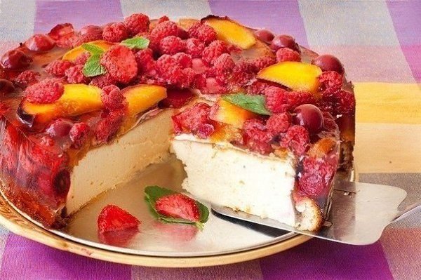 Фруктовый чизкейк.Ингредиенты:- Мука пшеничная 1/2 стакана- Творог 700 г- Сметана 150- Сахарный ...