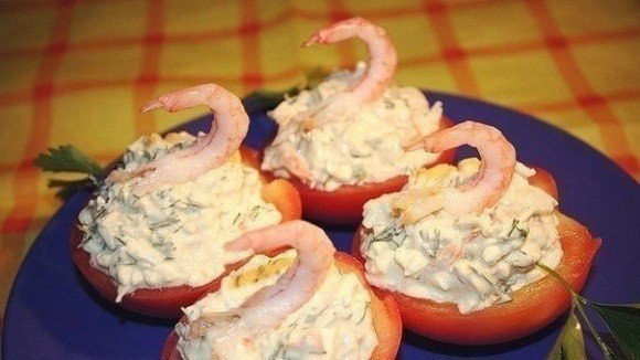 Вкусные лебеди.Ингредиенты:Помидорыкреветкимягкий сыр, укропсметана или майонезгорчица, соевый ...