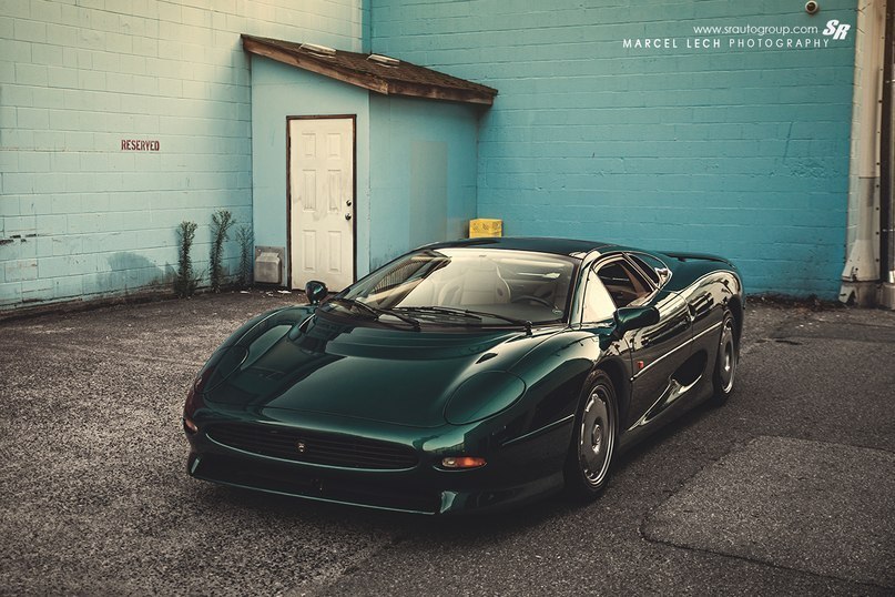 Jaguar XJ220