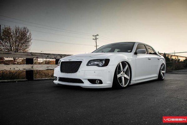 Chrysler 300 SRT8. - 3