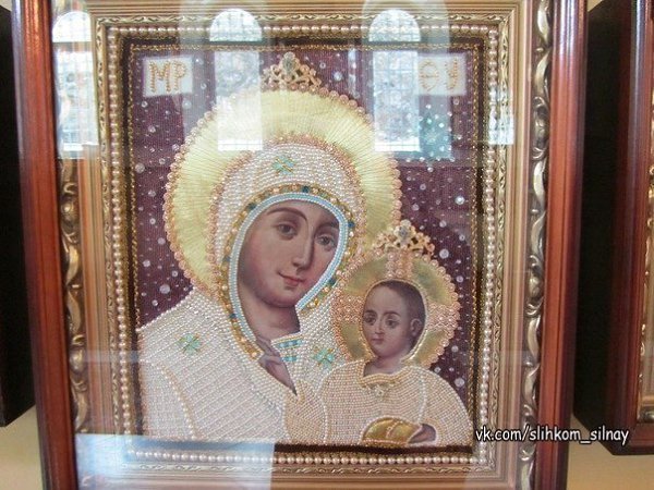 Эта икона Вифлеемской Божьей Матери. Это Единственная икона, где Богородица улыбается. Эта икона ...