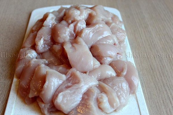 Овощное рагу с курицей.Ингредиенты:Куриное филе или куриная грудка - 600 грКартофель - 400 грЛук ... - 3