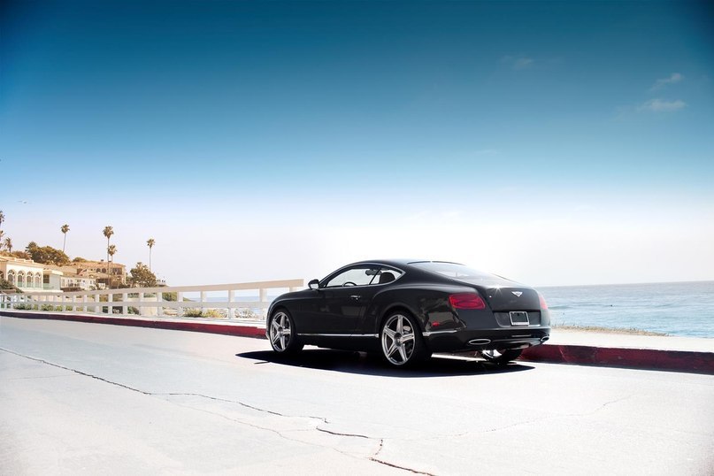 Bentley Continental GT. - 4