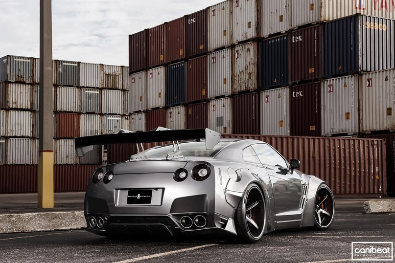 Liberty Walk Nissan - 4