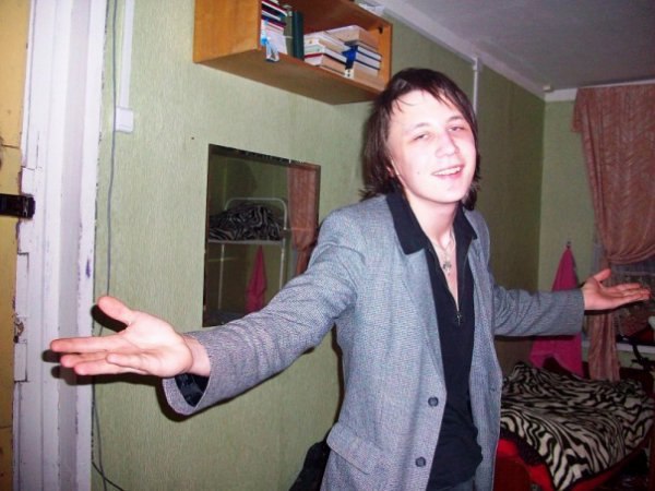 Николай.21 августа 2011 в 20:55Ржавое небо, пробитое ливнемУходящего летаНависло над почвой, ...