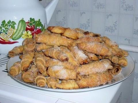 Рогалики творожные рассыпчатые.1 пачка (250 г) творога1 пачка (250 г) сливочного масла2 стакана муки ...