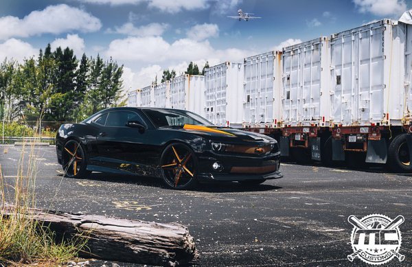 Chevrolet Camaro SS  Jeep Wrangler Rubicon. - 7