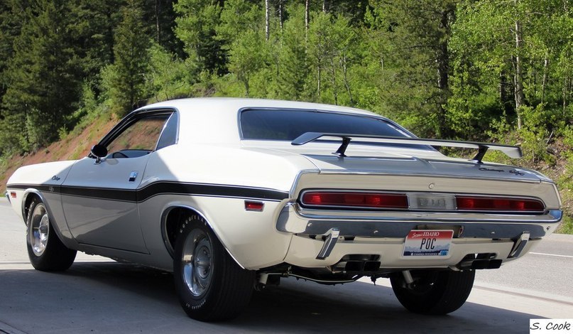 Dodge Challenger R/T. - 6