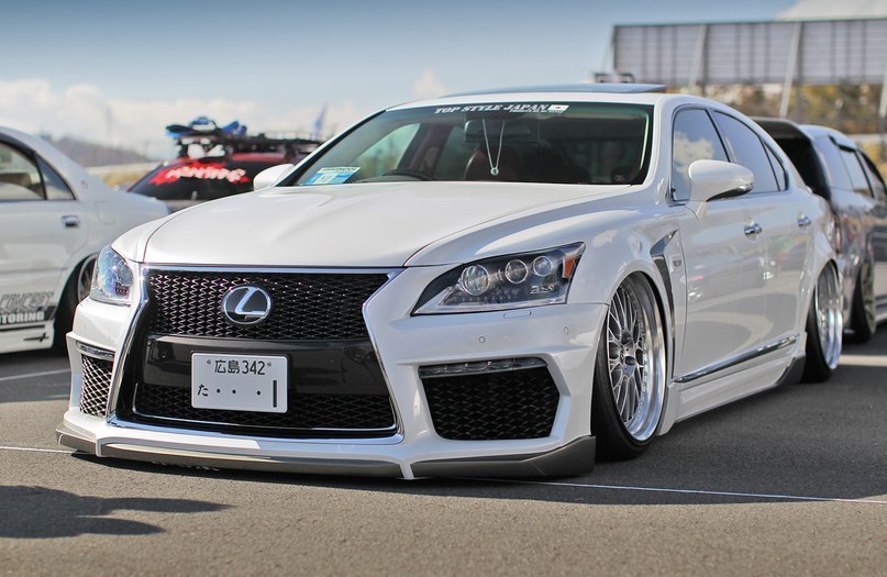 Lexus LS.
