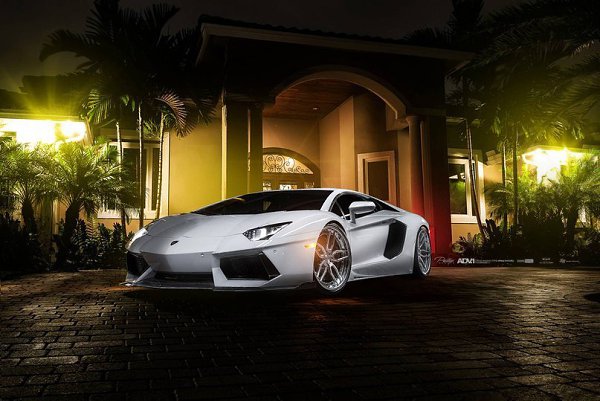 Lamborghini Aventador LP700-4. - 2