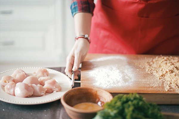 Куриные наггетсы.Ингредиенты:- куриное филе (примерно 500 г.)- моцарелла 80 г.- тертый твердый сыр ... - 4