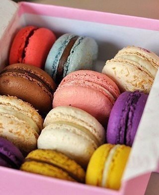 Французское печенье Макарун.Ингредиенты:3 сырых яичных белка30 г. сахара200 г. сахарной пудры110 г. ... - 2
