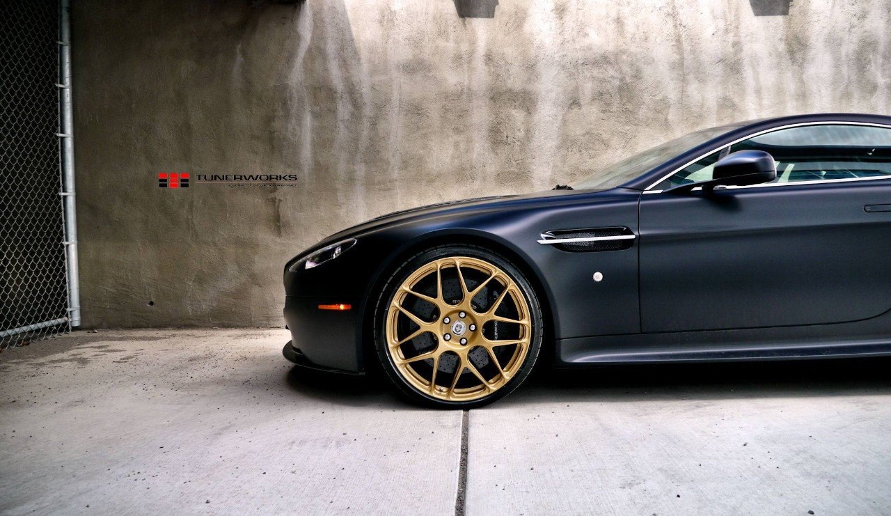 Aston Martin V12 Vantage