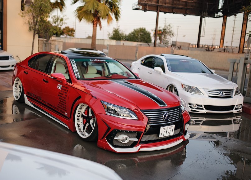 Lexus LS.