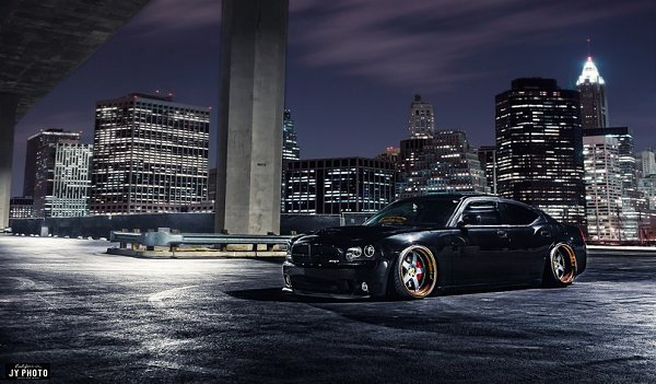 Dodge Charger SRT8. - 3