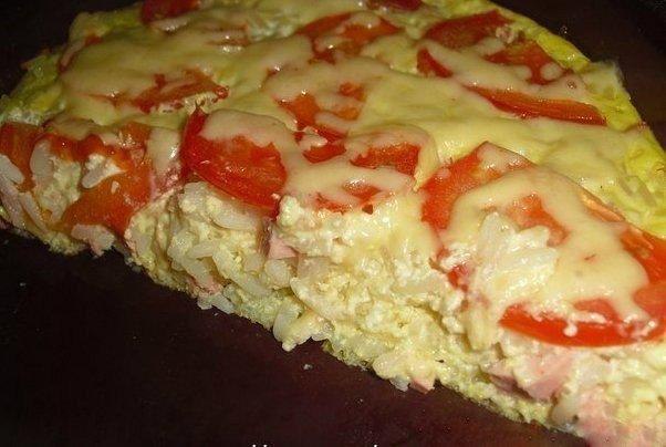 Запеканка с рисом, сыром и колбасой.Ингредиенты:Рис отварной,Сыр (типа ...