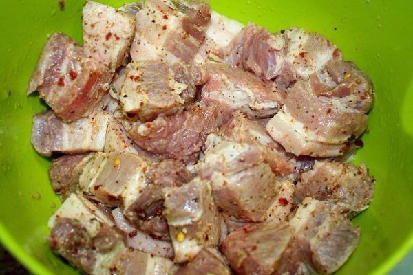 Шашлык в духовке на "луковой подушке" Ингредиенты: -Мясо ( свинина ) — 1 кг -лук репчатый ... - 2