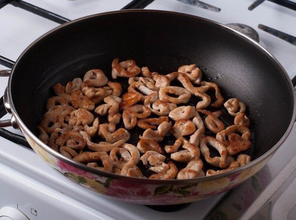 Теплый салат с курицей.Ингредиенты:(на 4 порции)400 г филе куриной грудки1 луковица4 отварных ... - 3