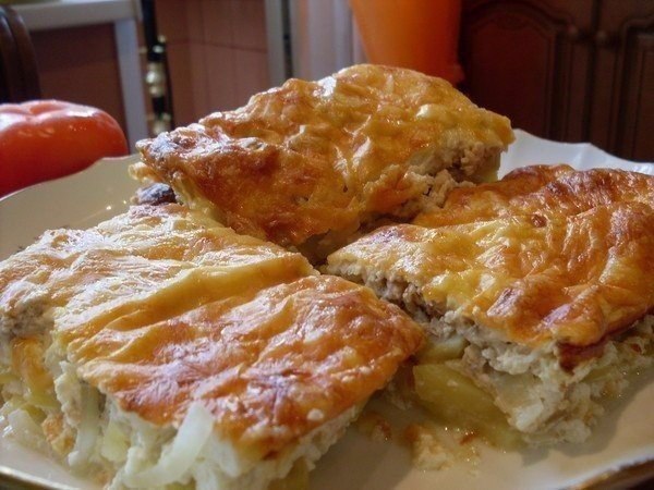 Рыбная запеканка.Ингредиенты:Яйца – 3Сайра или горбуша – 1 банкаКартофель – 3-4 шт.Лук – 1Сметана – ...