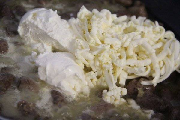 Куриные сердечки в сырном соусе. Не все любят готовить субпродукты, а ведь из них можно сделать ... - 6