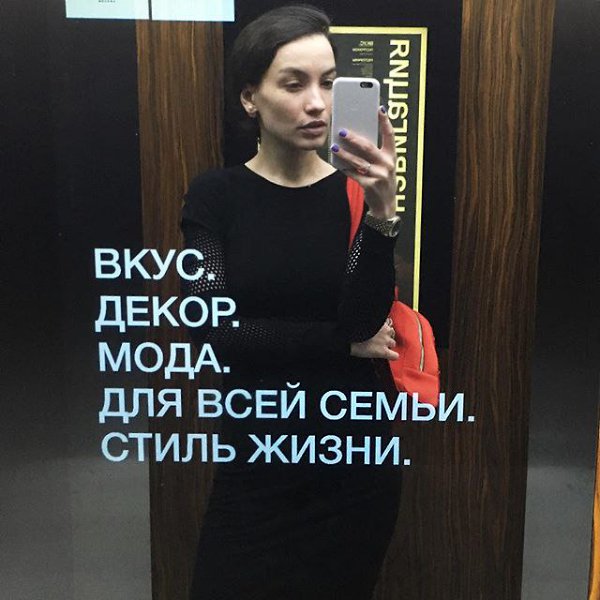 Вчера из дома отпустили с любимой подругой увидеться и тут я поняла что это платье на мне