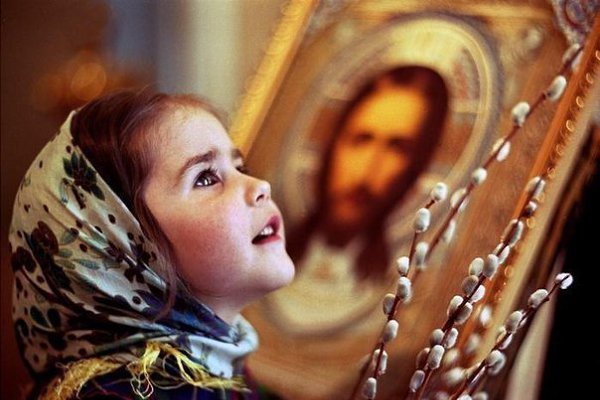 Я прошу, я Господа молю... Мне подарков, почестей не надо. Только пусть живут, кого люблю... И ...