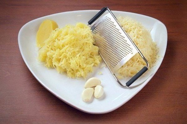 Фаршированные шампиньоны.Ингредиенты:Шампиньоны - 16 шт.Картофель - 3 шт.Сыр - 150 гМайонез - 3 ... - 4