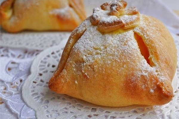 Узелок с яблоками.Я очень люблю выпечку с яблоками, можно без заморочки испечь яблочную шарлотку. ...