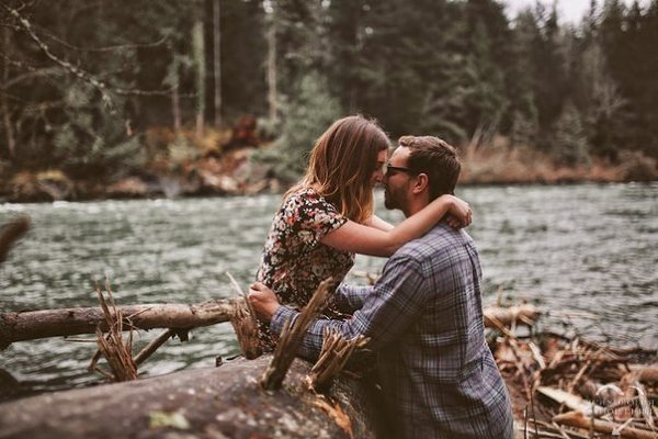 Знаешь, я тебе так скажу: если тебе дорог человек, нужно хватать его и держать в руках ...