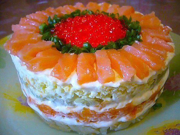 Роскошный Салат с семгой! Звезда любого стола! Ингредиенты: соленая семга — 400 гр твердый сыр — 200 ...