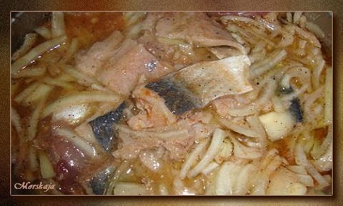 Селедка по-корейски. Ингредиенты : 1 кг. свежемороженной селедки 80 гр. уксуса 1 ст. л. соли 1 ч.л ...