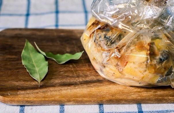 апеченная картошечка с грибами и сметаной.Ингредиенты:Картошка - 5-6 шт.Грибы - 500 г (у меня ...