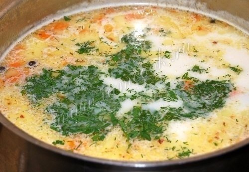 Сырный суп с курицей.Ингредиенты:Филе куриной грудки - 1 шт;Морковь - 1 шт.;Картофель - 5 шт.;Сыр ... - 9