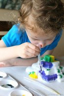 Если ваши детки уже успели соскучиться по куличикам из песочка, предложите им захватывающую ...